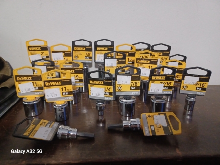 New 21 Piece Dewalt 38  Sockets