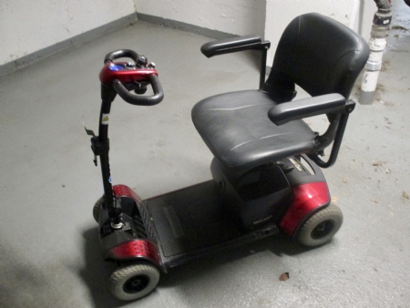 MOBILITY SCOOTER - 4 wheel