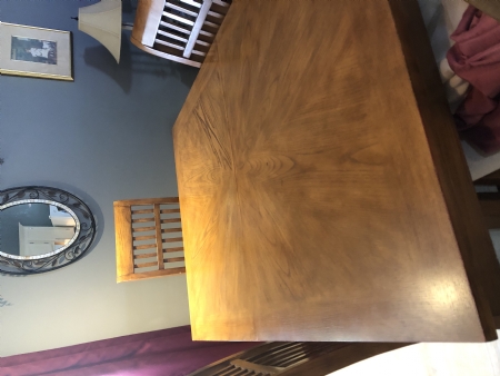 Diningroom Table and 6 Chairs