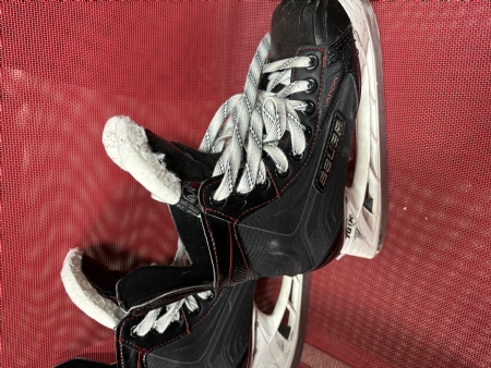 Youth hockey skates