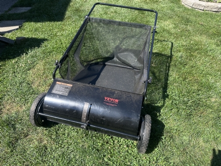 Leaf sweeper