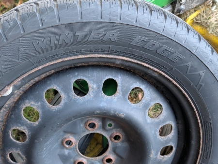Snow tires